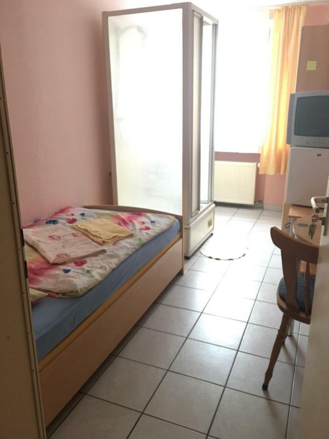 Hotel Yans Oberhausen  Bagian luar foto