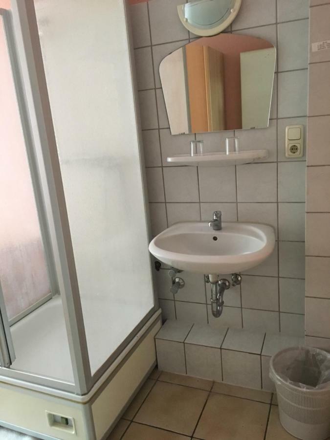 Hotel Yans Oberhausen  Bagian luar foto